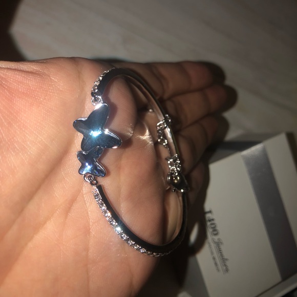 Butterfly crystal bracelet - Picture 2 of 4